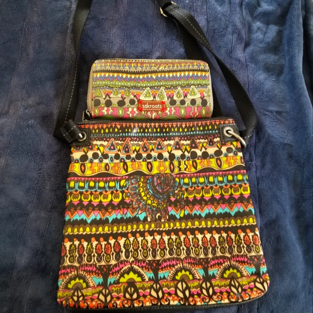 Sakroots cross body bag with wallet. Adjustable strap. Great condition. - Picture 2 of 12